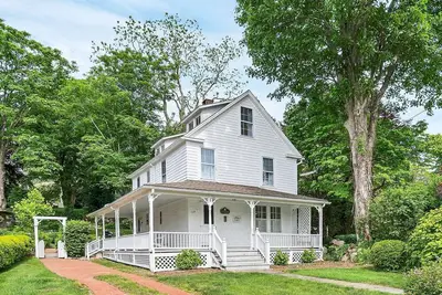 Image de Historic 3br w/ Large Patio/Yard | Downtown Mystic