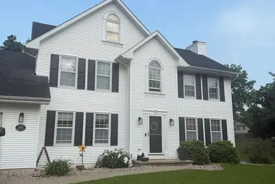 Image de Perfect Airventure 4 bedroom home in welcoming Oshkosh with WiFi, Ac