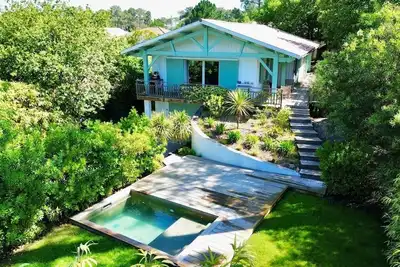 Image de Villa dans un écrin de verdure, piscine chauffée A 3mn de la plage