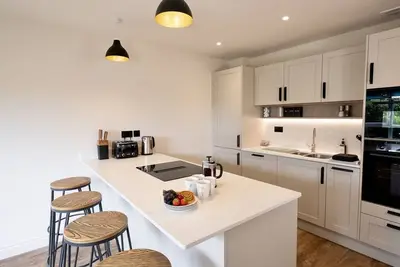 Image de Pennington House-Maison-Moderne-Douche-Vue sur Parc