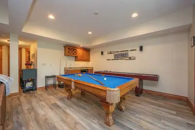 Image de Dog Friendly Spacious Retreat w/ Hot Tub & Lake Fun