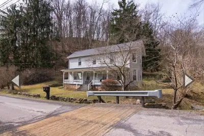 Image de Charming 4-bedroom farmhouse in Alderson, Simple yet Superb!