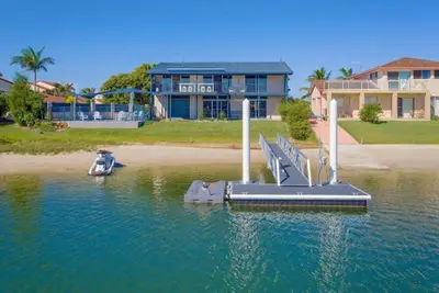 Image de Pandanus | Spacious Waterfront Escape
