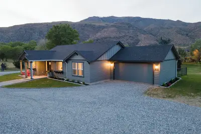 Image de Pirates Cove | Glamping-Style Escape with Dock, Cabins & River Access