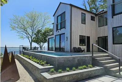 Image de Modern Zen beach oasis with pool in Jamesport Bay.