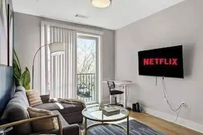 Image de Luxe 1br Suite—in Waverly Charlotte!