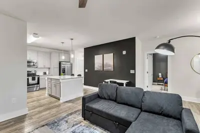 Image de Luxe King 3br Suite Mins to Downtown Durham!