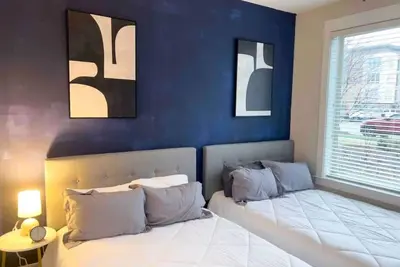 Image de Luxe 1br Suite in Waverly Charlotte!