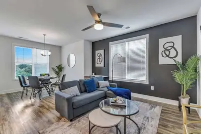 Image de Luxe King 2br Suite Mins to Downtown Durham!