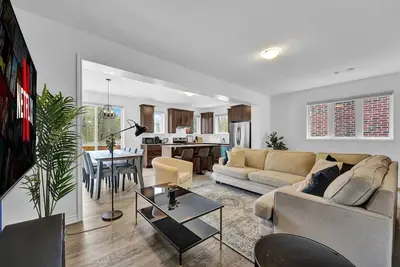 Image de Brand New 2Storey+Ping Pong+65\" Tv