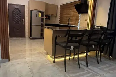 Image de 15 mins from Airport | 3 Bdr house | parking+wifi