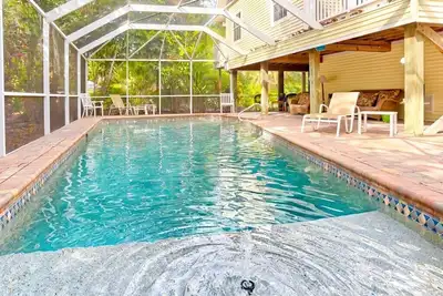 Stunning Captiva Home-Centrally Located- Steps to the Beach