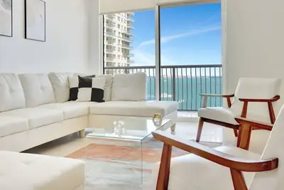 Image de Newly Renovated 3br Condo with Bay Views & Parking