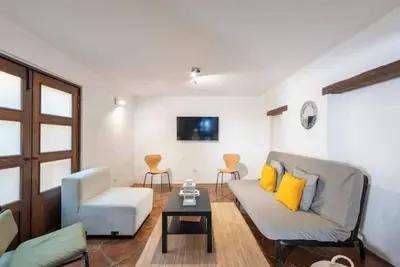 Image de Spacious House in the Heart of the City Center | 4 Bedrooms + Parking