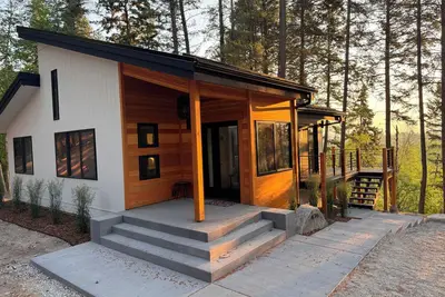 Image de Cozy and stylish 2-bedroom, 1-bath guest house, newly built in 2025.