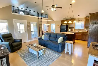 Image de Charming 2-bedroom waterfront home on Diversion Canal