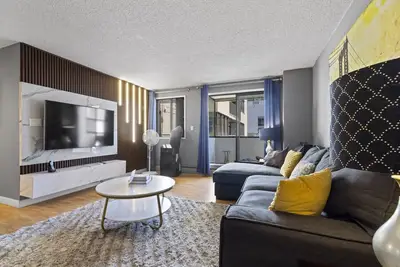 Image de Modern 2-bedroom next to Stampede +17th w/ Parking