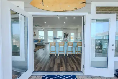 Image de Brand new build Seaside cottage/walk to beach/chef kitchen/3 patios/Bbq