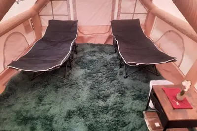 Image de Tents at the  headwaters of the Kennicott River in marvelous McCarthy with WiFi