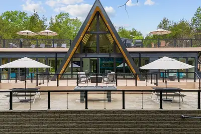 Image de Epic A-Frame Retreat | Rooftop, Theater, Hot Tub + Sauna