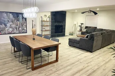 Image de Stylish 4br renovated house! location! Game room!