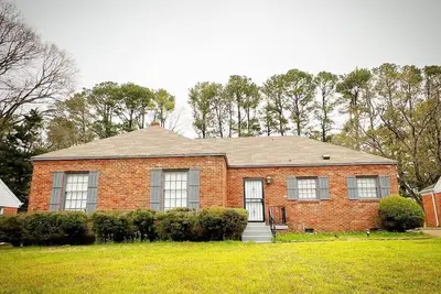 Image de Cozy 4br Family home hot locatio