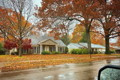 Image de 6 Br! 2 houses attached! Cozy!