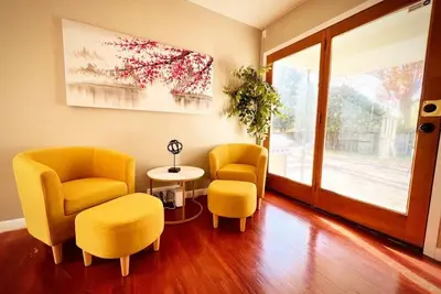 Image de Charming home prime location!