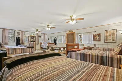 Image de Cozy Koi Cove with Ac and WiFi at magical Mulberry Gap!