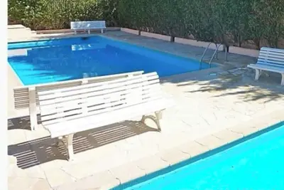 Image de App T2  cosy calme centre village et bord de mer avec piscine et parking privé.