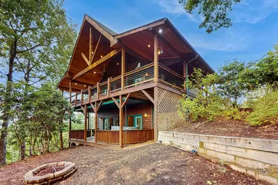 Image de Cozy mountain cabin with hot tub, fire pit & stunning views