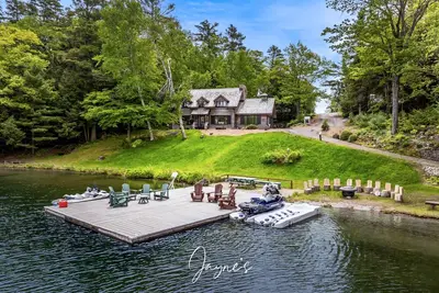 Image de 4 bed 3 bath cottage on Lake Joseph - sandy beach with all-day-sun!