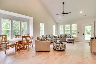 Image de 5 Mi to Memorial Stadium & Beach: Modern Townhome