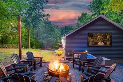 Image de Outdoor Movie Theater Hot Tub Fire Pit Game Room Cabin 2 miles from Bryce Resort