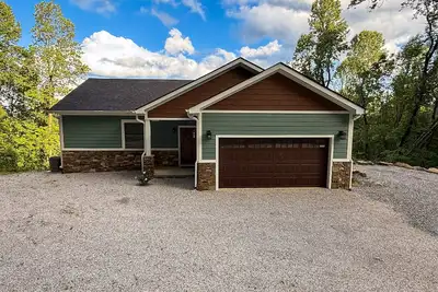 Stunning mountain view home in Little Switzerland with large viewing deck