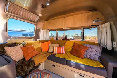 Image de Airstream w/ Private Hot Tub (Unit E) - 5 Person Airstream with Private Hot Tub