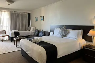 Image de Large Sydney City Studio with Balcony & Oxford St Views