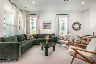 Image de Uncc 4br | Pet-Friendly Stay