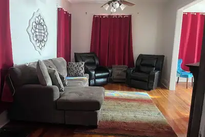 Image de Centrally located spacious house in Valentine, 4 bedrooms, 5 beds, sleeps 8