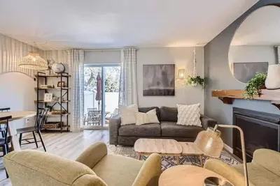 Image de Corner Unit 2 Bdr / 2. 5 Ba Lafayette Townhome