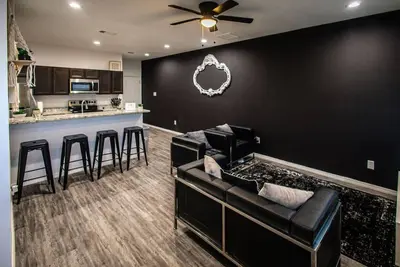 Image de Back to Black Odessa Tx