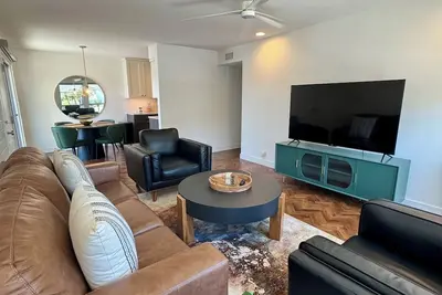 Image de Modern Scottsdale Condo, 2bd • Pool• 5 min walk from Old Town & Fashion Sq Mall