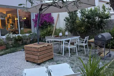 Image de La Maison du Soleil & du Calme : Centre-ville à Pied, Parking Privé à Nîmes!