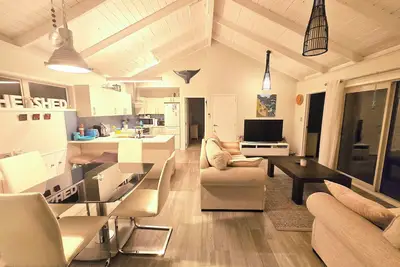 Image de Boutique Mount Maunganui House\n2- Bedroom Cosy guesthouse with tropical pool.