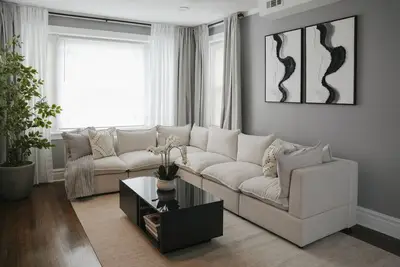 Image de 2br w/ Workspace + Coffee Bar • Near Transit