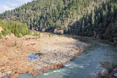 Image de This tranquil Rogue getaway near the famed Rogue River offers a chance to relax.