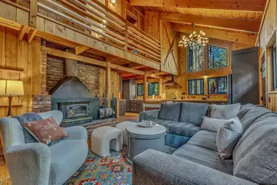 Image de Laid-Back Tahoe Stay | Walk to Lake & Ev Charger!