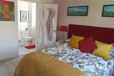 Image de 1-Bed Seaside Retreat - Sleeps 2, Parking & Garden