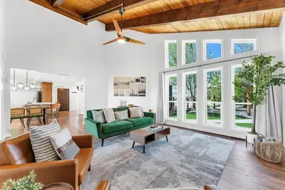 Image de New Mountain View Retreat w/ Swim Spa & Mini Golf