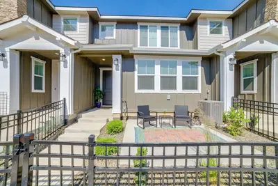 Pool, Park & Peace: 'Skyview Landing' in Eagle!